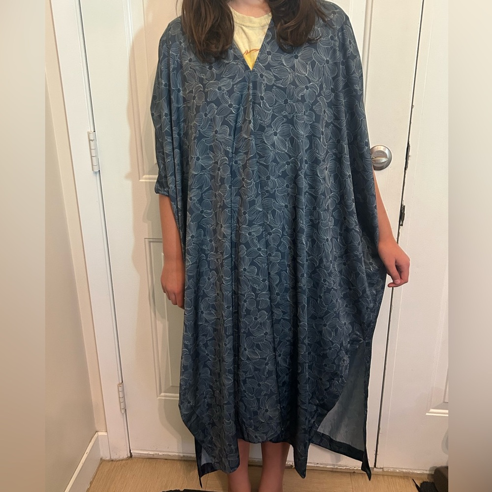 3/$30✨💙Simons Visions Miyuu Recycled Fibres Floral Blue Kimono Cover up